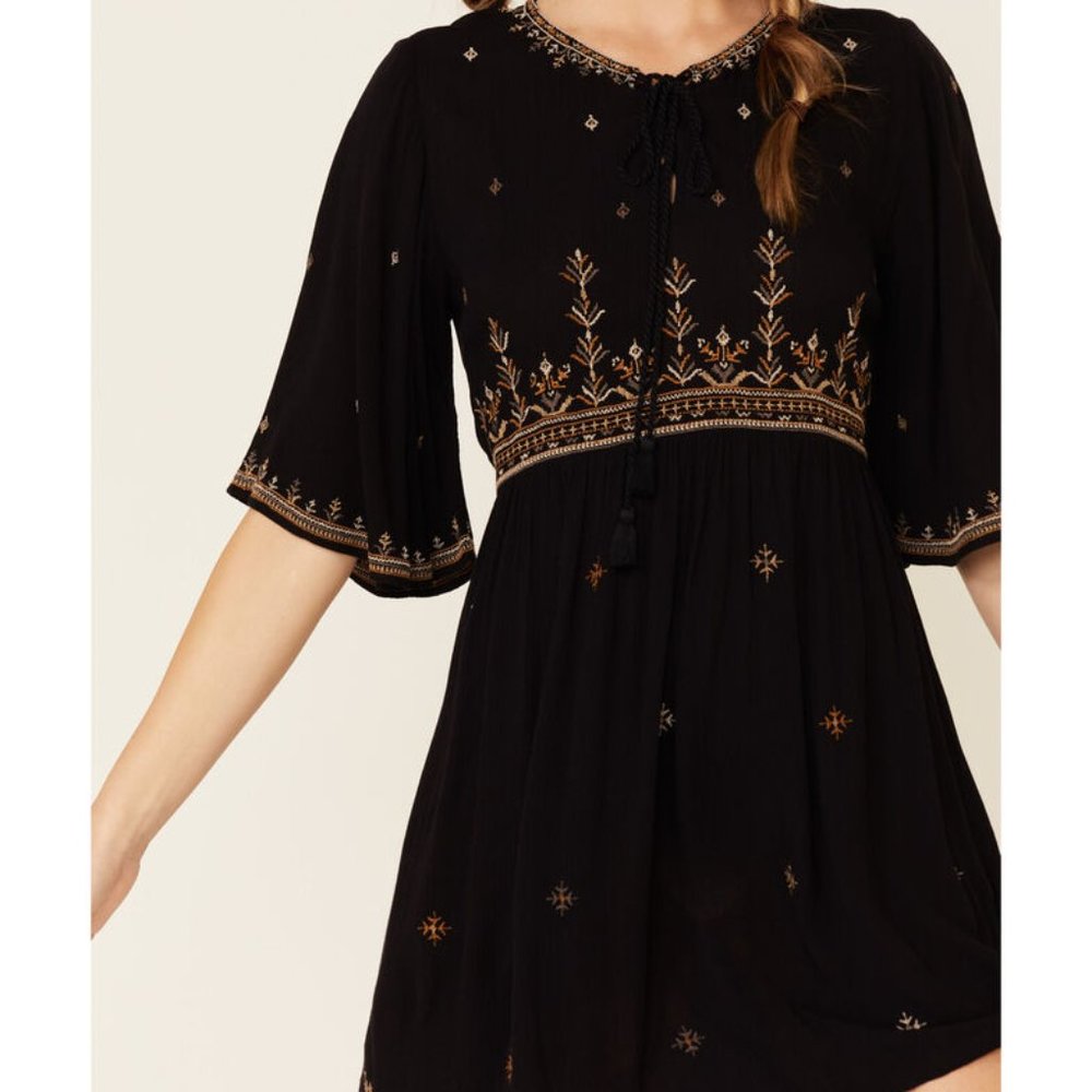 SHYANNE WOMEN'S EMBROIDERED LACE-UP PEASANT DRESS SMALL - Picture 4 of 7